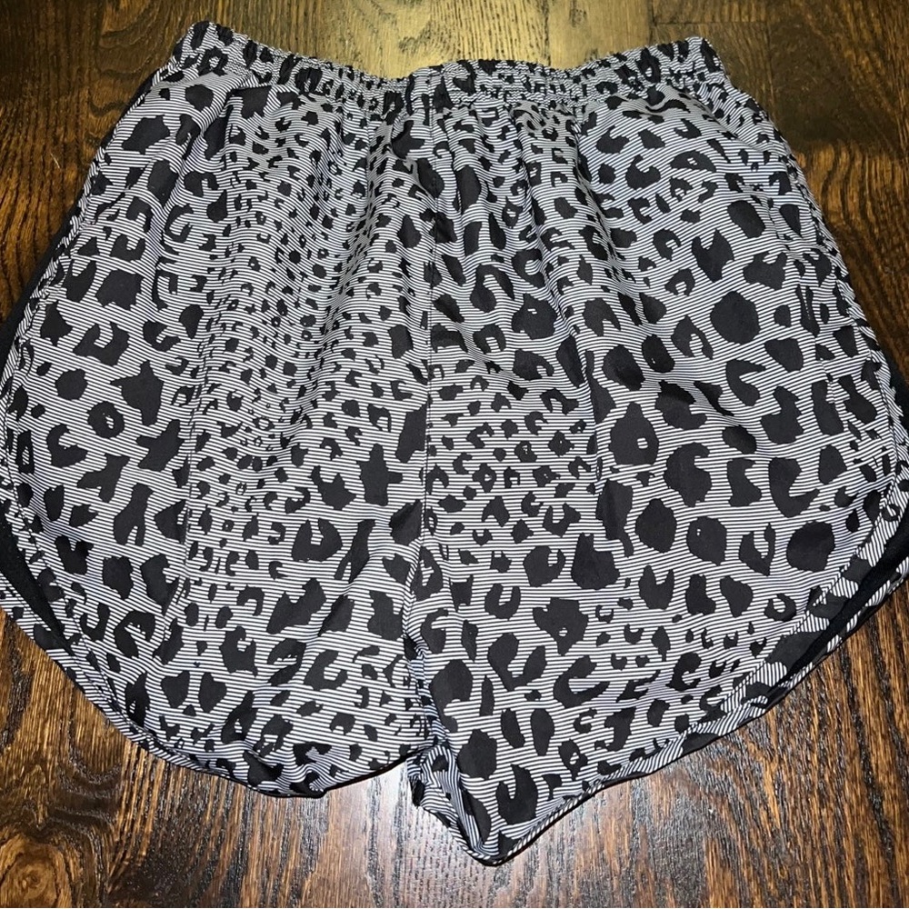 Nike Shorts Set - Picture 3 of 10
